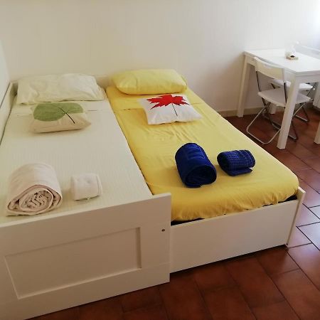 דירות Over The Rainbow - Cozy Studio In The Centre Of פררה מראה חיצוני תמונה