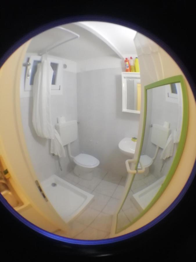 דירות Over The Rainbow - Cozy Studio In The Centre Of פררה מראה חיצוני תמונה