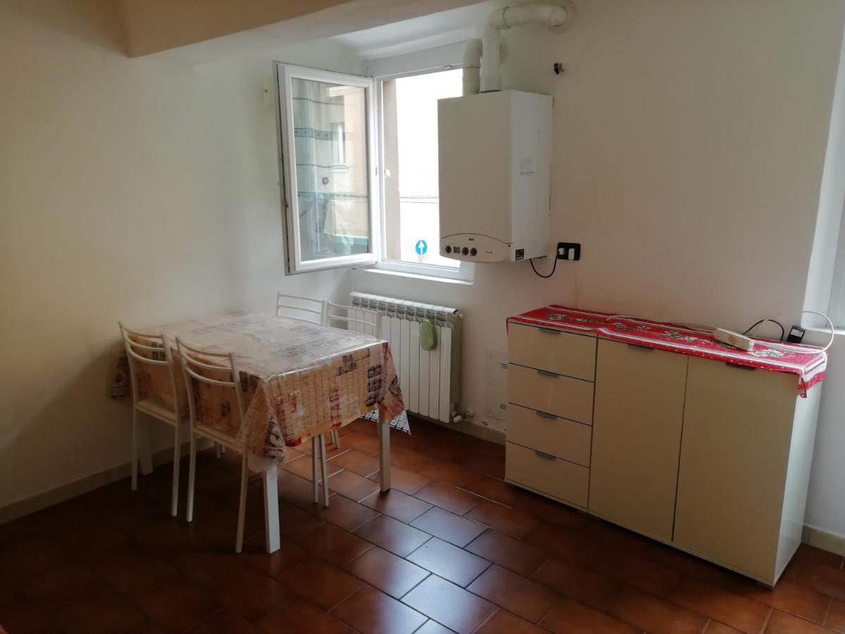דירות Over The Rainbow - Cozy Studio In The Centre Of פררה מראה חיצוני תמונה